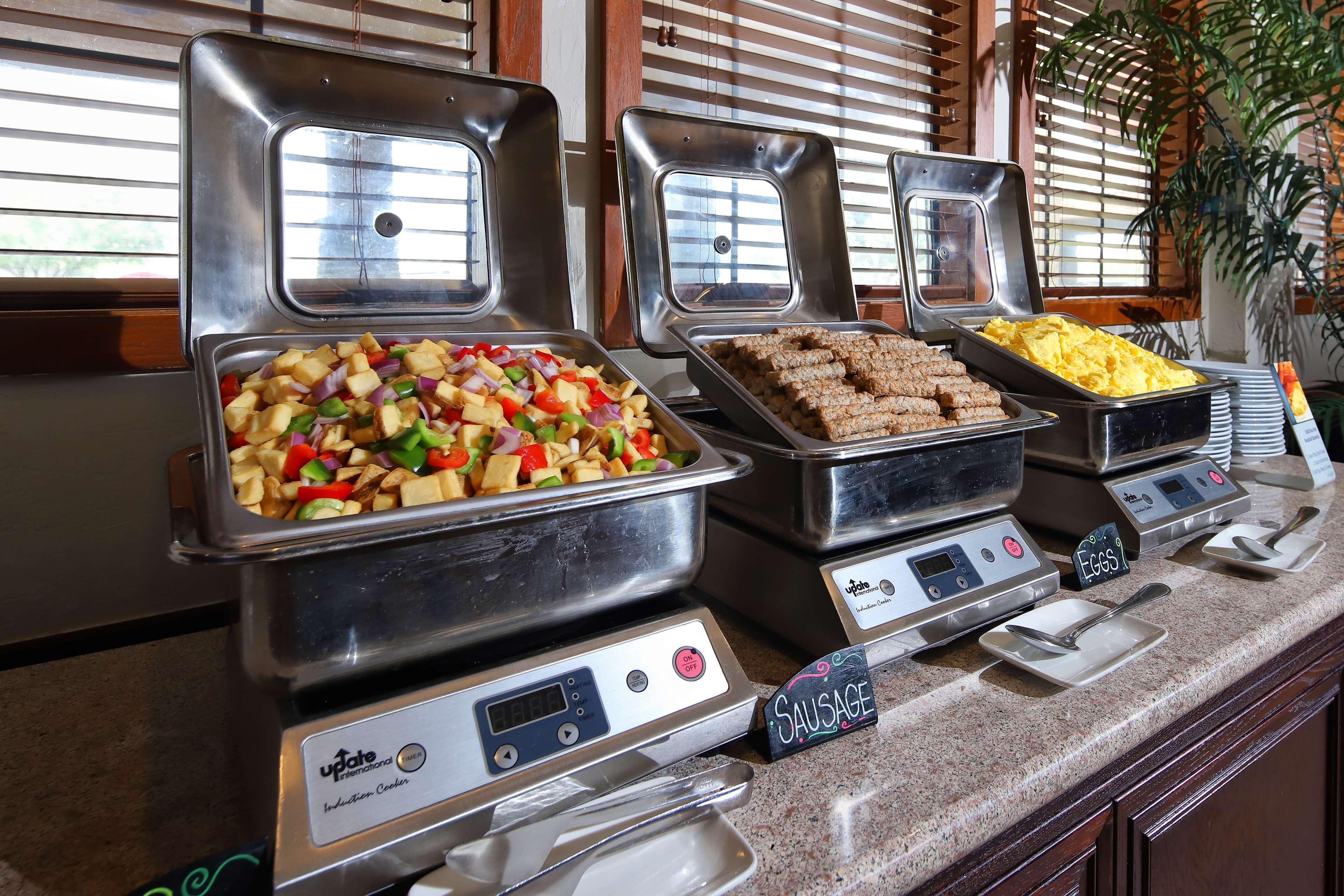 Wyndham Tucson Airport Hotel & Conference Center Bagian luar foto