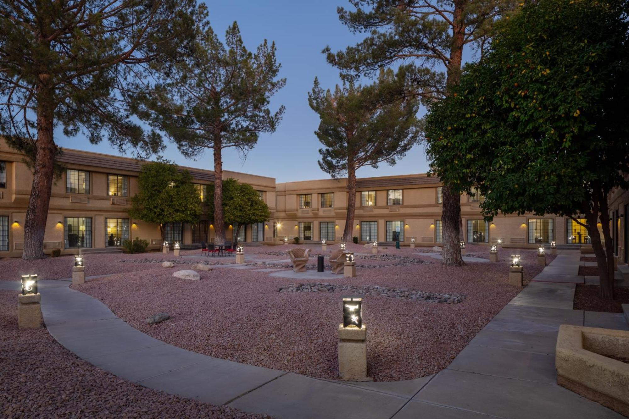 Wyndham Tucson Airport Hotel & Conference Center Bagian luar foto