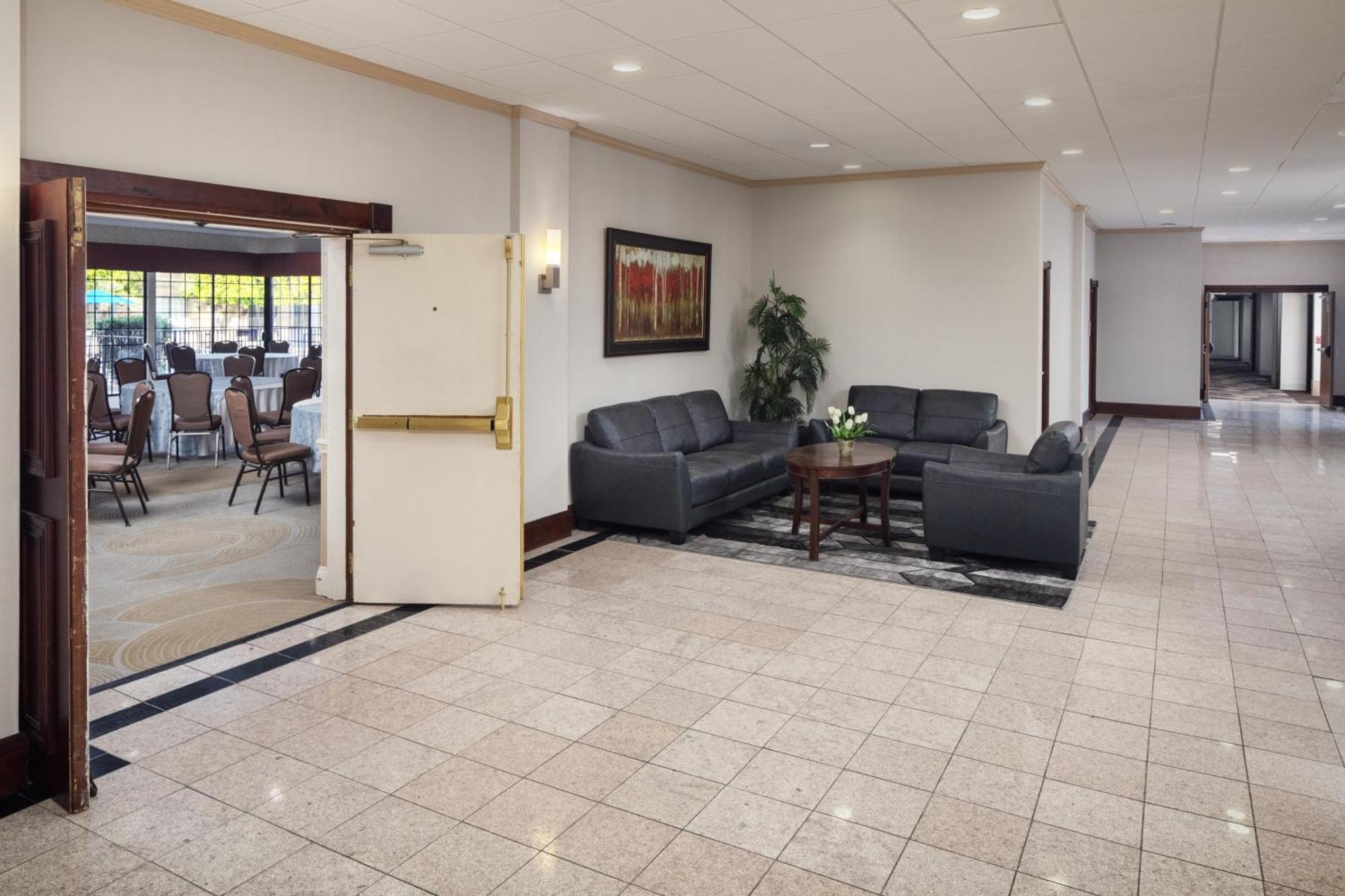 Wyndham Tucson Airport Hotel & Conference Center Bagian luar foto