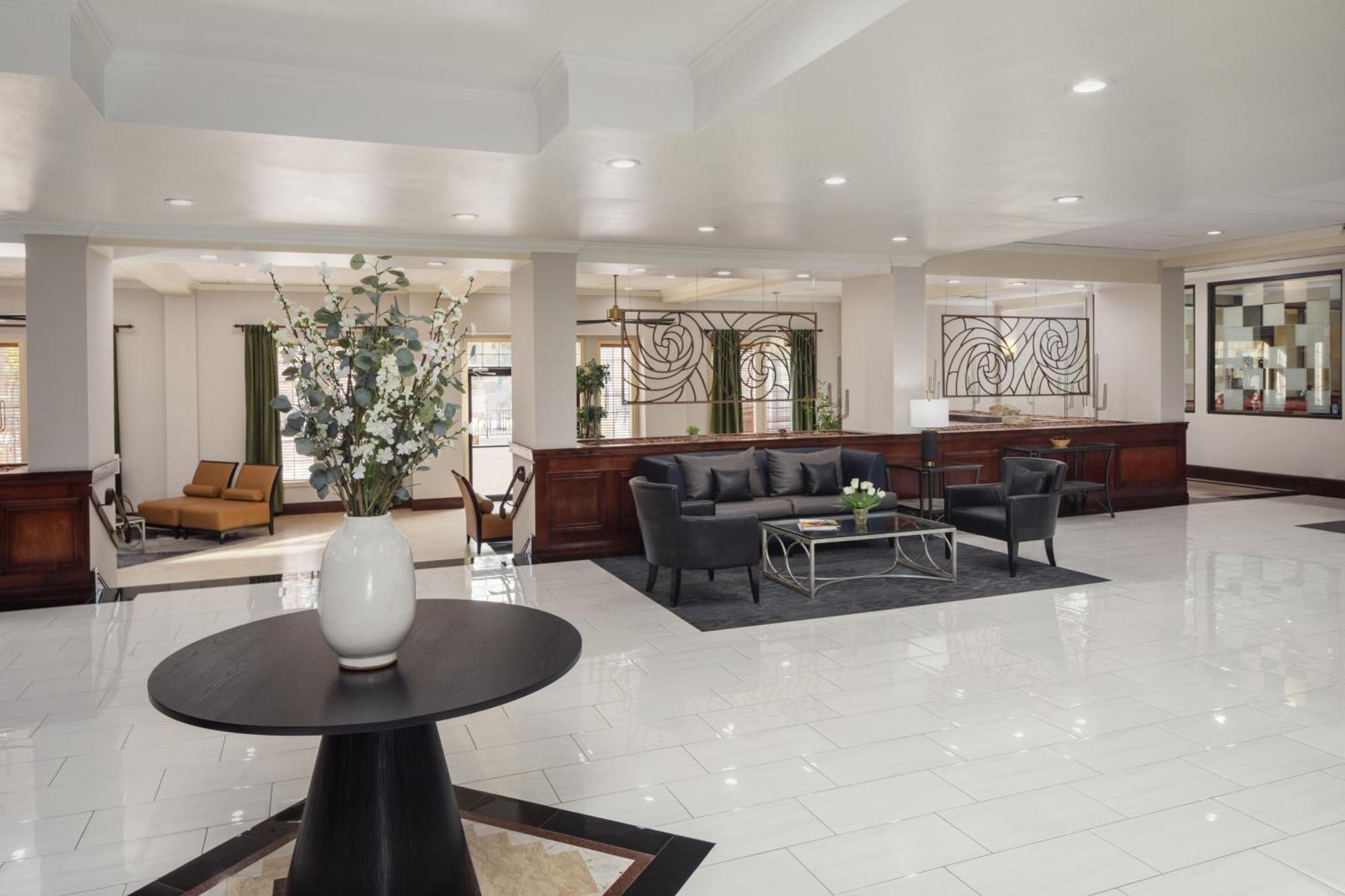 Wyndham Tucson Airport Hotel & Conference Center Bagian luar foto